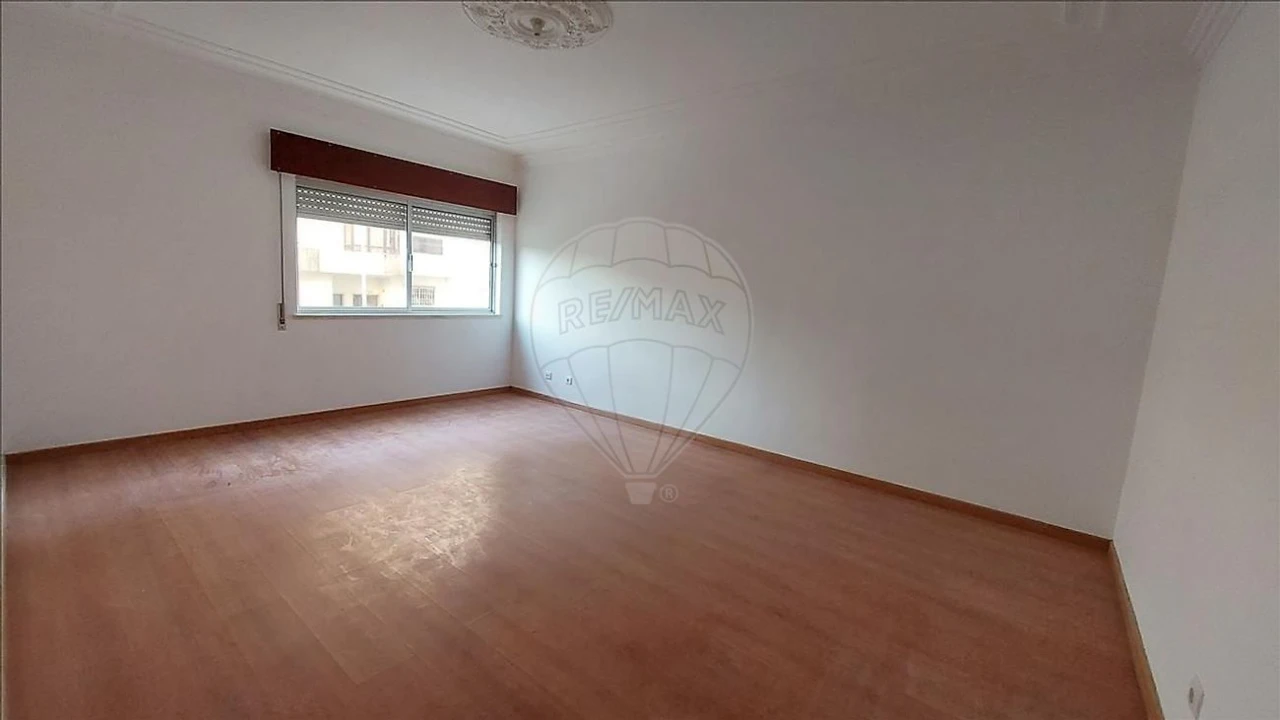 Apartamento T3 para Venda em Rio de Mouro Foto 12