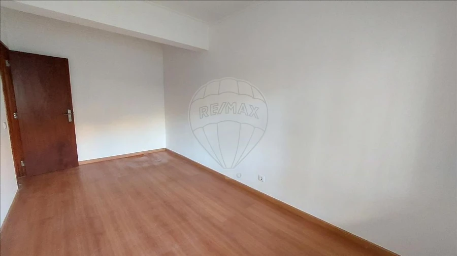 Apartamento T3 para Venda em Rio de Mouro Foto 3