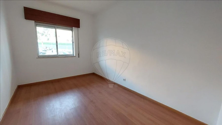 Apartamento T3 para Venda em Rio de Mouro Foto 2