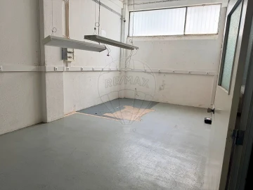 Armazém para Arrendamento em Alfragide