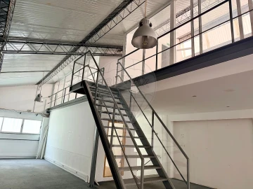 Armazém para Arrendamento em Alfragide