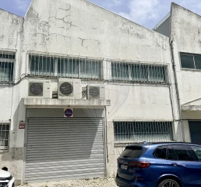 Armazém para Arrendamento em Alfragide
