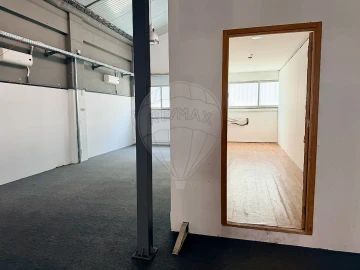 Armazém para Arrendamento em Alfragide