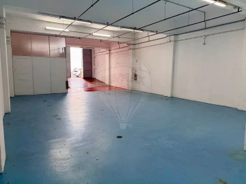 Armazém para Arrendamento em Alfragide