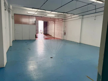 Armazém para Arrendamento em Alfragide