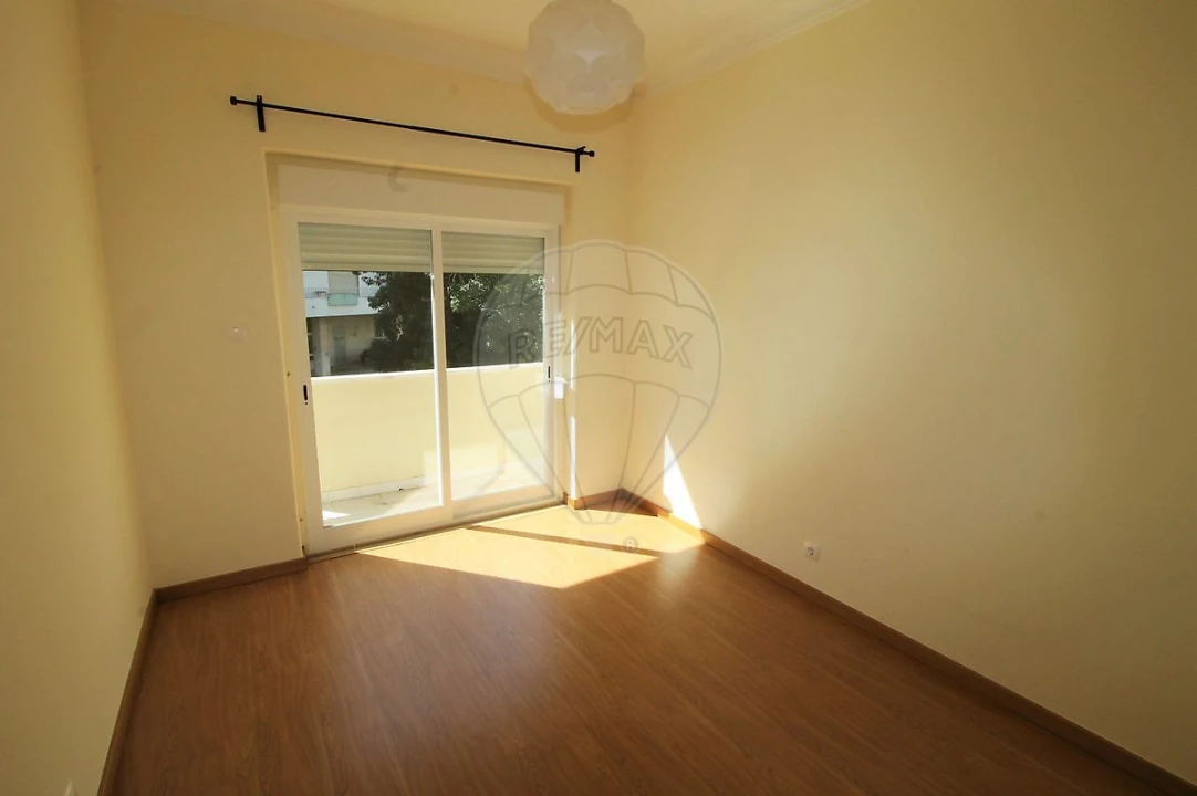 Apartamento T2 para Arrendamento em Vila Franca de Xira Foto 5
