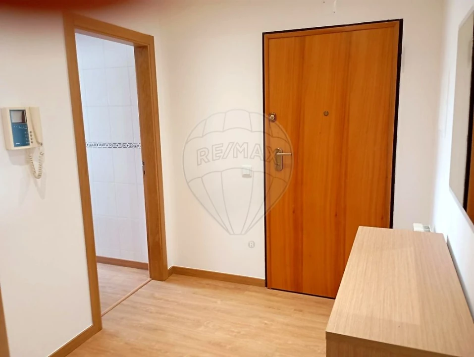 Apartamento T2 para Arrendamento em Tavarede Foto 5