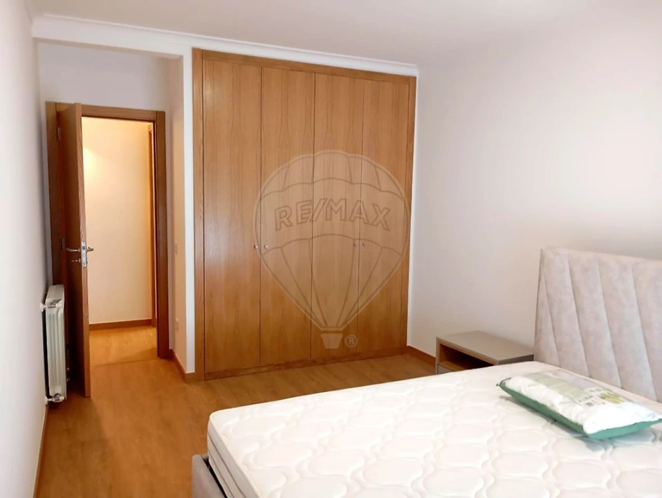 Apartamento T2 para Arrendamento em Tavarede Foto 7