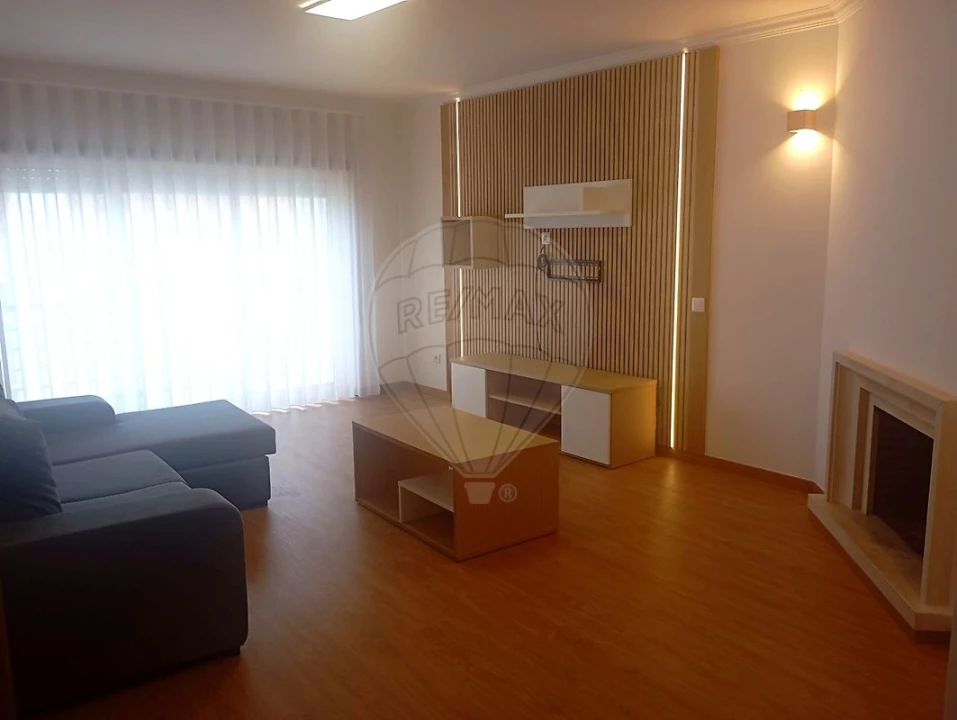 Apartamento T2 para Arrendamento em Tavarede Foto 2