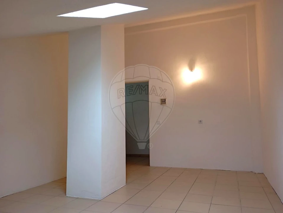 Apartamento T2 para Arrendamento em Tavarede Foto 16