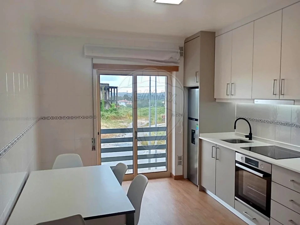 Apartamento T2 para Arrendamento em Tavarede Foto 10