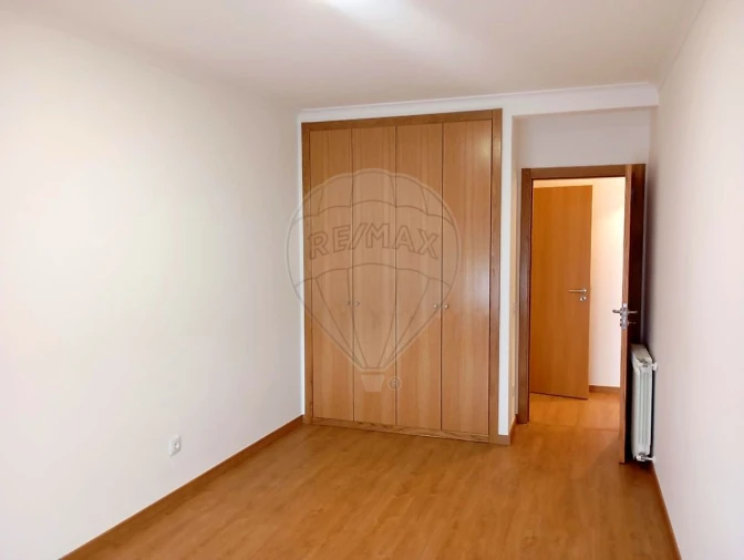 Apartamento T2 para Arrendamento em Tavarede Foto 6