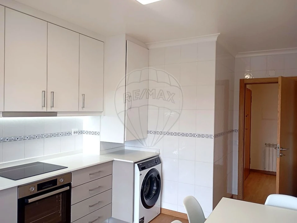 Apartamento T2 para Arrendamento em Tavarede Foto 9