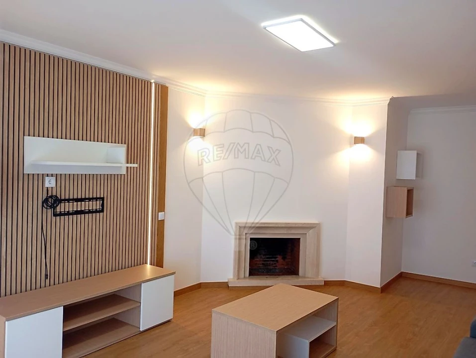 Apartamento T2 para Arrendamento em Tavarede Foto 4