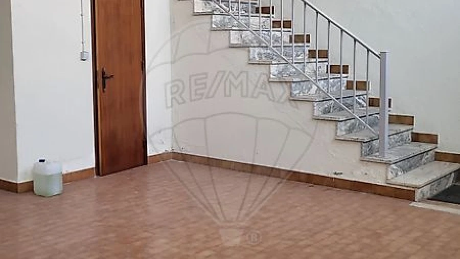 Armazém para Venda em Camarate, Unhos e Apelação
