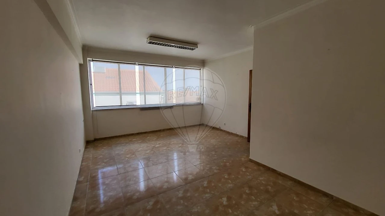 Armazém para Arrendamento em Camarate, Unhos e Apelação Foto 18
