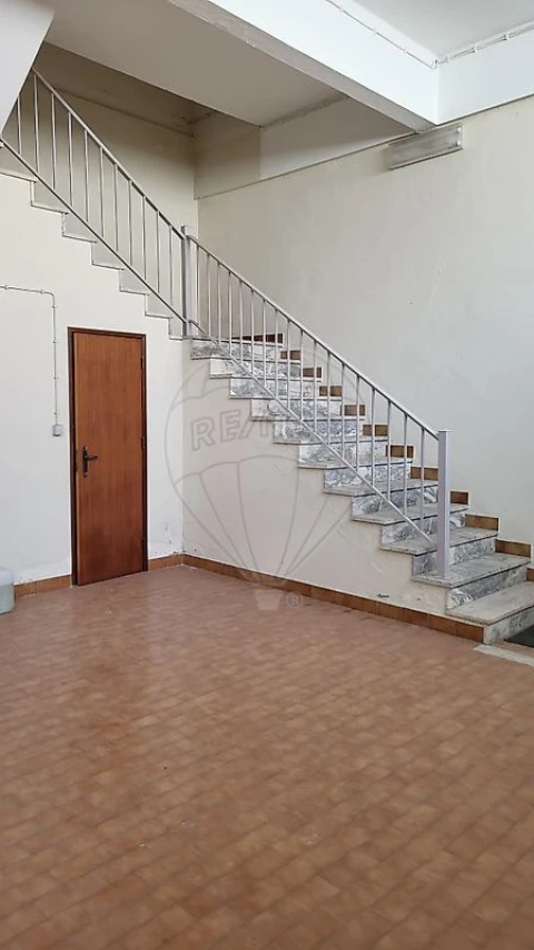 Armazém para Arrendamento em Camarate, Unhos e Apelação