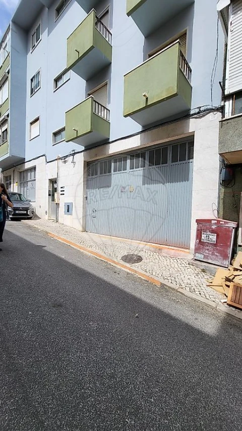 Armazém para Arrendamento em Camarate, Unhos e Apelação
