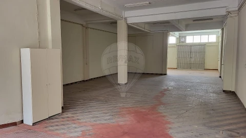 Armazém para Arrendamento em Camarate, Unhos e Apelação