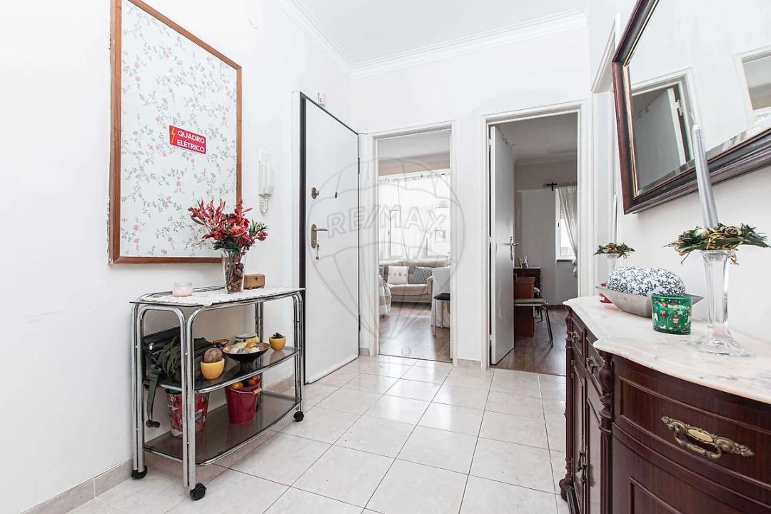 Apartamento T2 para Venda em Agualva e Mira-Sintra Foto 6