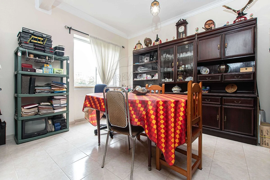 Apartamento T2 para Venda em Agualva e Mira-Sintra Foto 8
