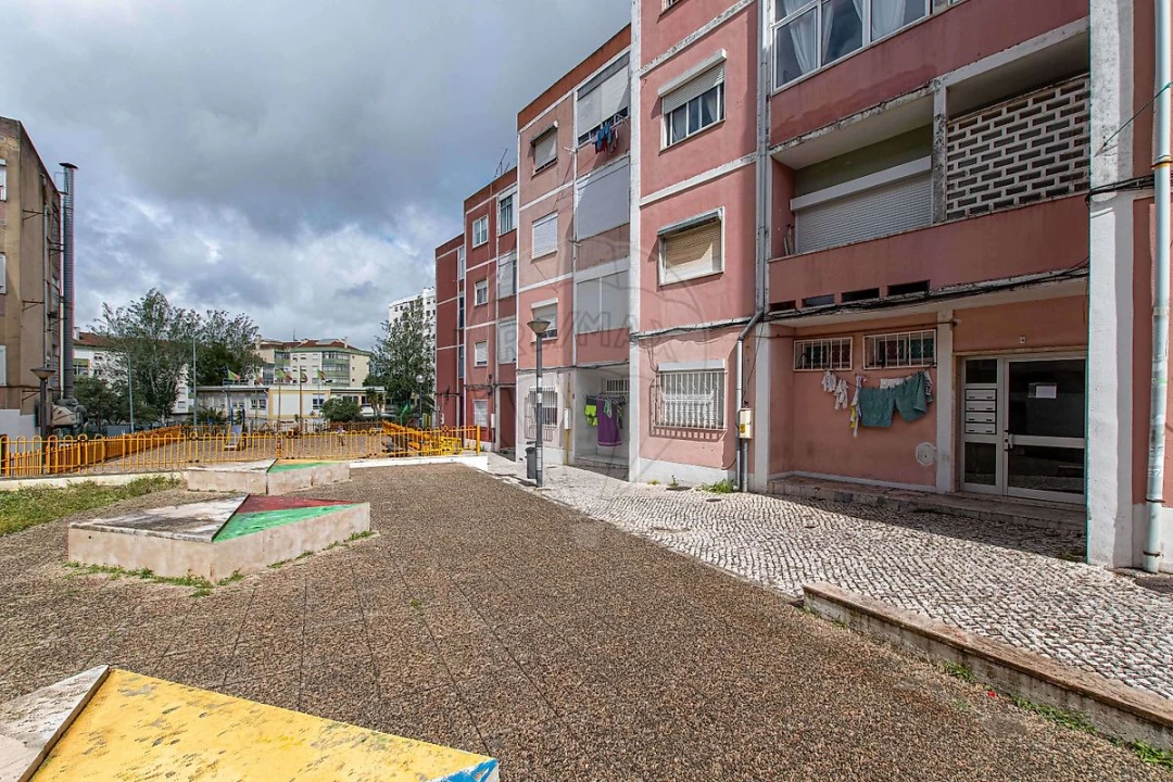 Apartamento T2 para Venda em Agualva e Mira-Sintra Foto 15
