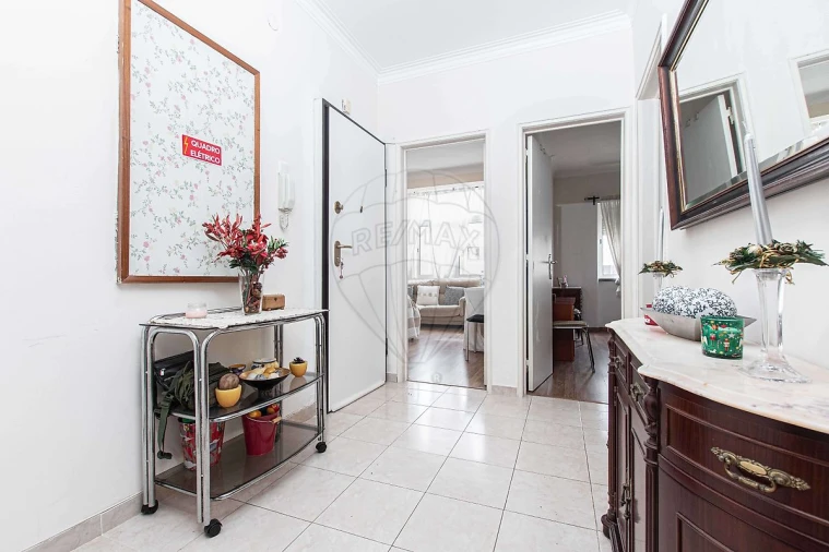 Apartamento T2 para Venda em Agualva e Mira-Sintra Foto 6