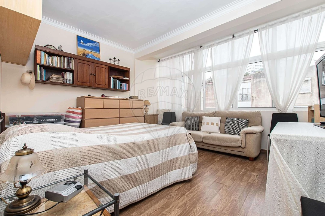 Apartamento T2 para Venda em Agualva e Mira-Sintra Foto 3