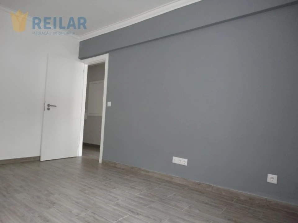Apartamento T2 para Arrendamento em Santa Iria de Azoia, São João da Talha e Bobadela Foto 2