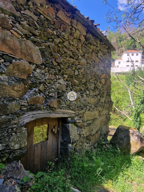 Armazém para Venda em Lousã e Vilarinho