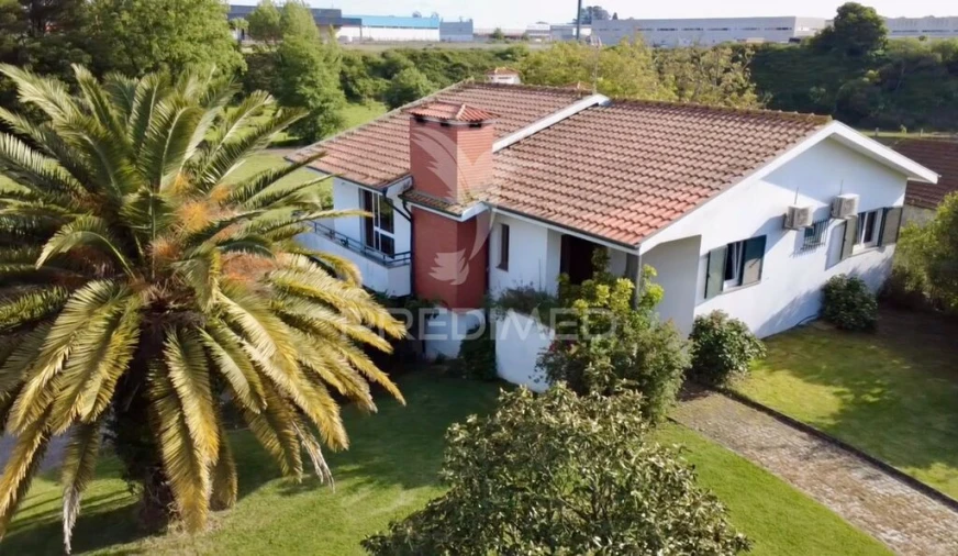 Moradia T3 para Venda em Arvore Foto 4