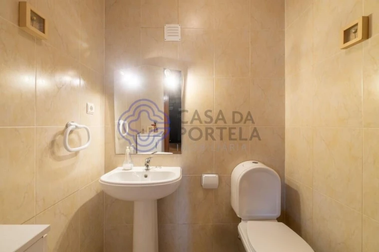 Apartamento T2 para Venda em Vilar de Andorinho Foto 17