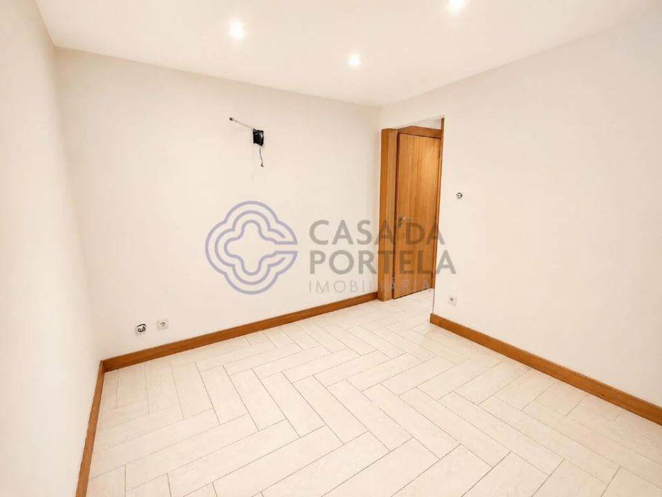 Apartamento T3 para Venda em Mafamude e Vilar do Paraíso Foto 21