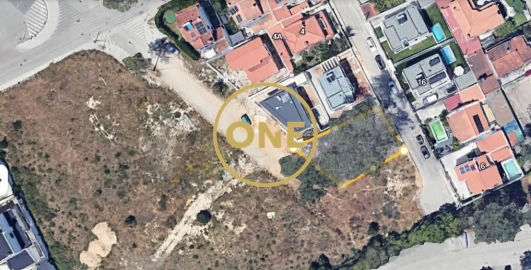 Terreno para Venda em Charneca de Caparica e Sobreda