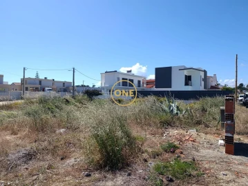 Terreno para Venda em Charneca de Caparica e Sobreda