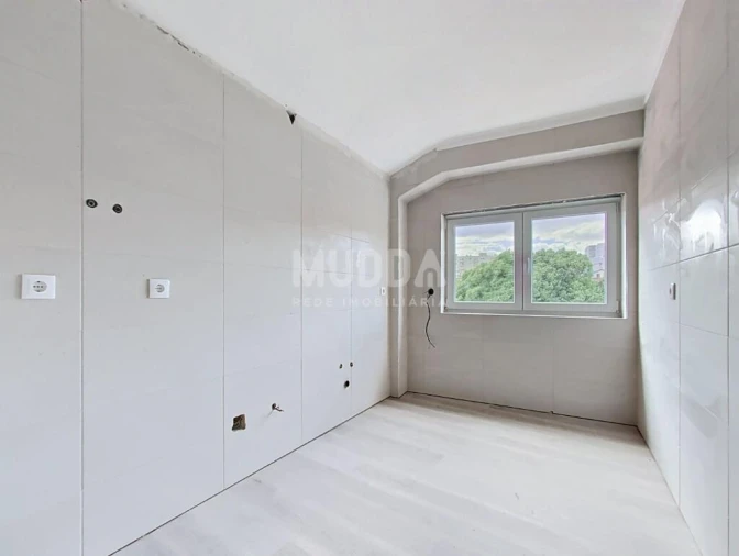 Apartamento T1 para Venda em Sé, Santa Maria e Meixedo Foto 2