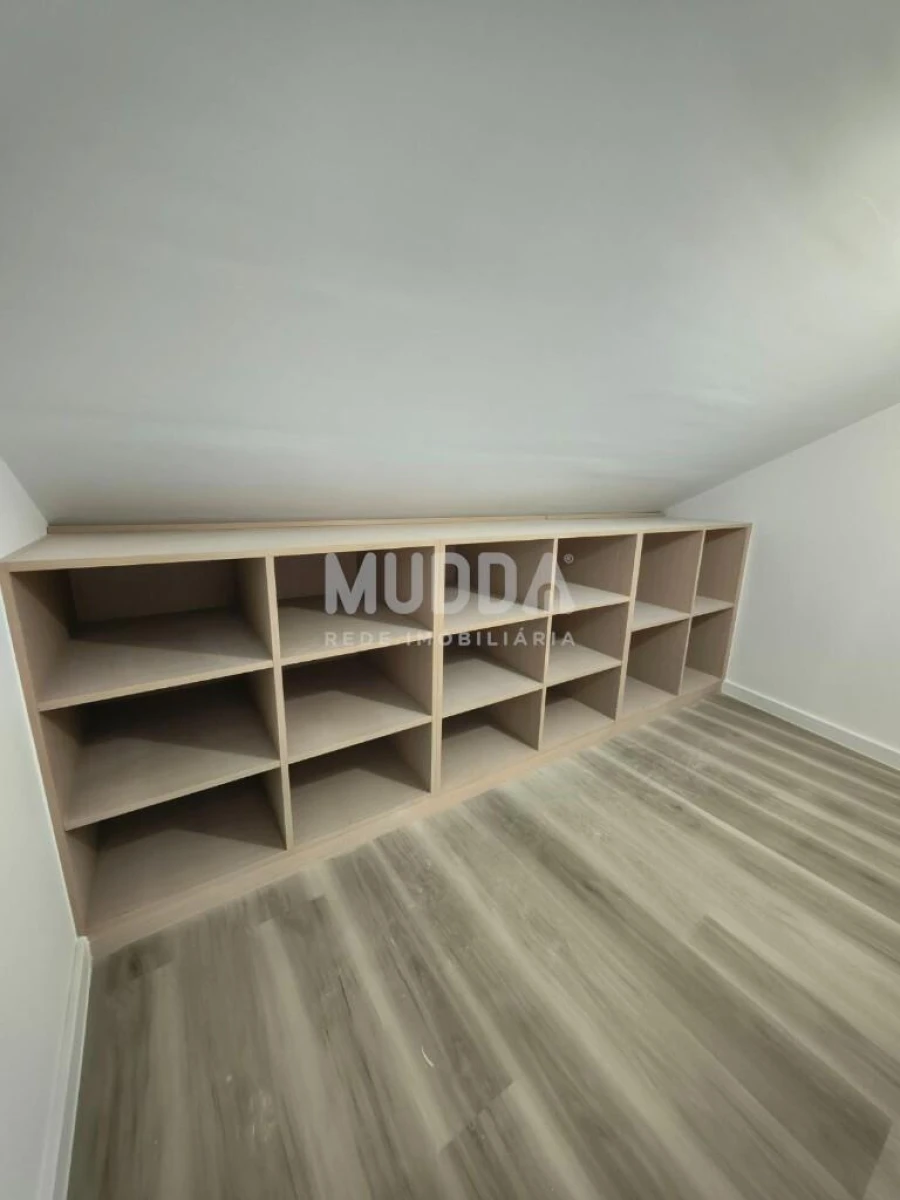 Apartamento T1 para Venda em Sé, Santa Maria e Meixedo Foto 5