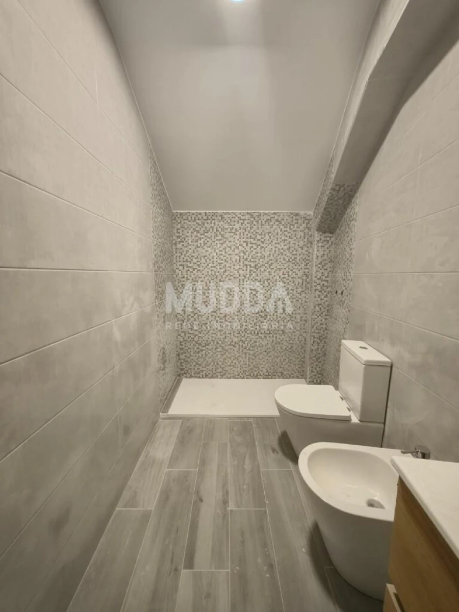 Apartamento T1 para Venda em Sé, Santa Maria e Meixedo Foto 7