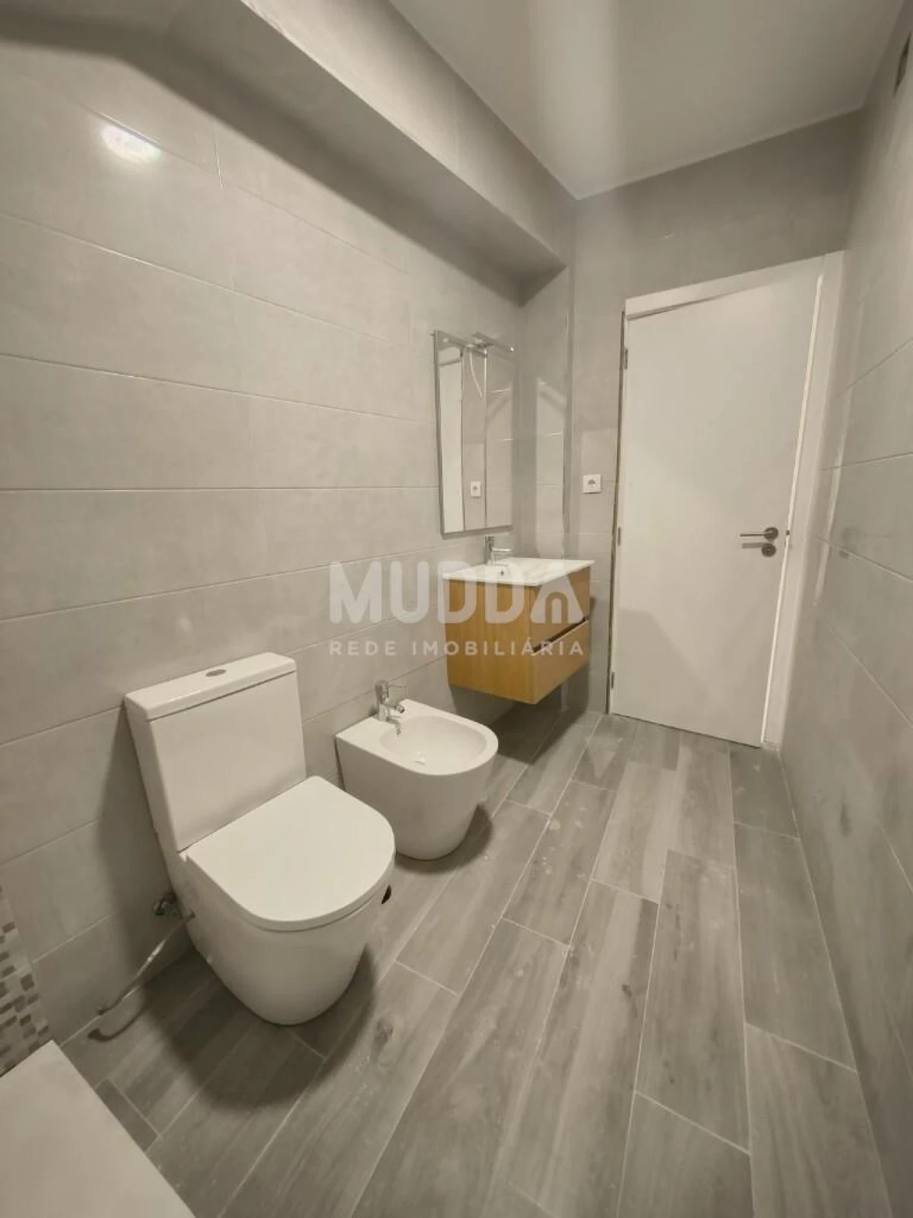 Apartamento T1 para Venda em Sé, Santa Maria e Meixedo Foto 6