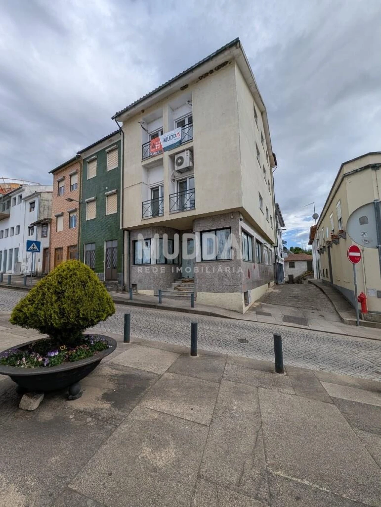 Prédio para Venda em Sé, Santa Maria e Meixedo Foto 1