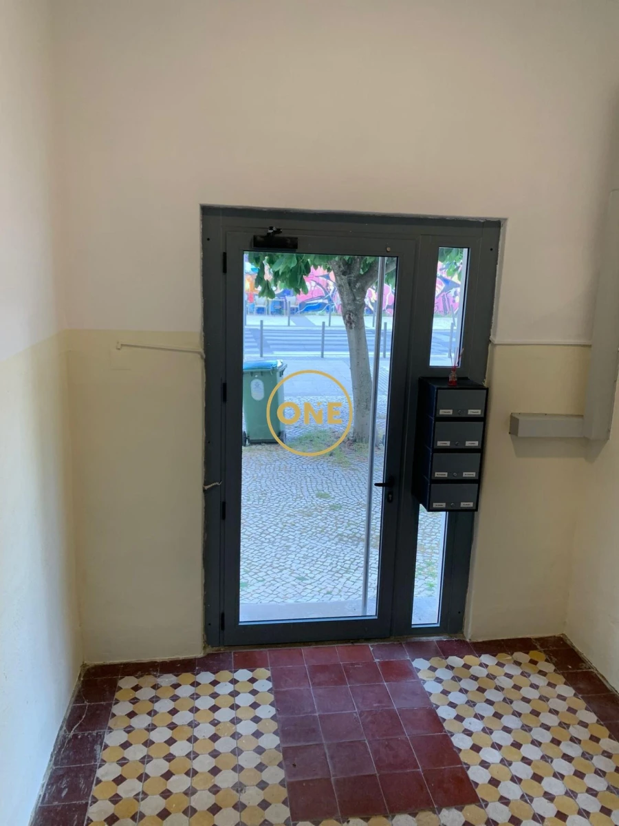 Apartamento T2 para Venda em Beato Foto 3