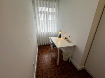 Quarto para Arrendamento em Oliveira, São Paio e São Sebastião