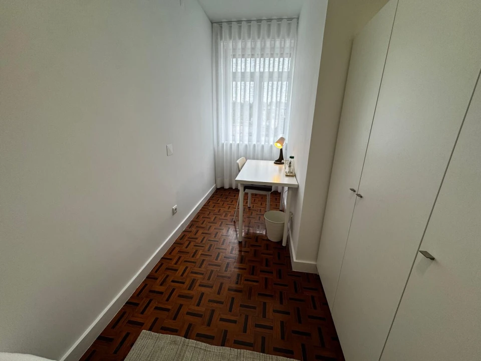 Quarto para Arrendamento em Oliveira, São Paio e São Sebastião Foto 2