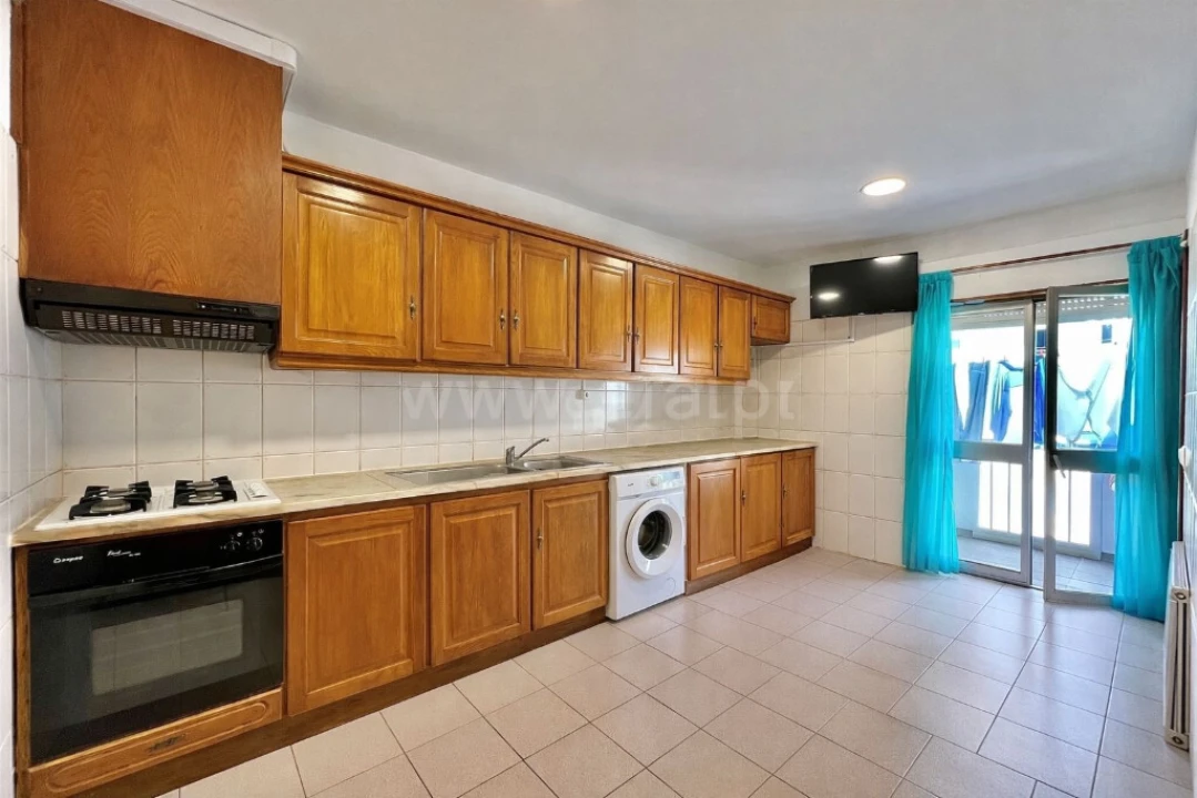 Apartamento T3 para Venda em Santo Antonio dos Olivais Foto 2