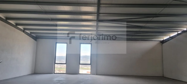 Armazém para Arrendamento em Ponte