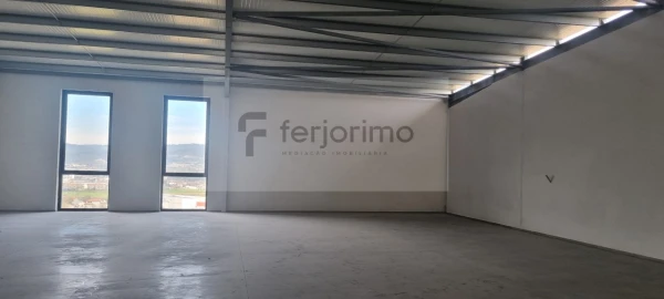 Armazém para Arrendamento em Ponte