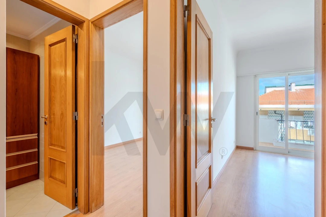 Apartamento T2 para Arrendamento em Algés, Linda-A-Velha e Cruz Quebrada-Dafundo Foto 9