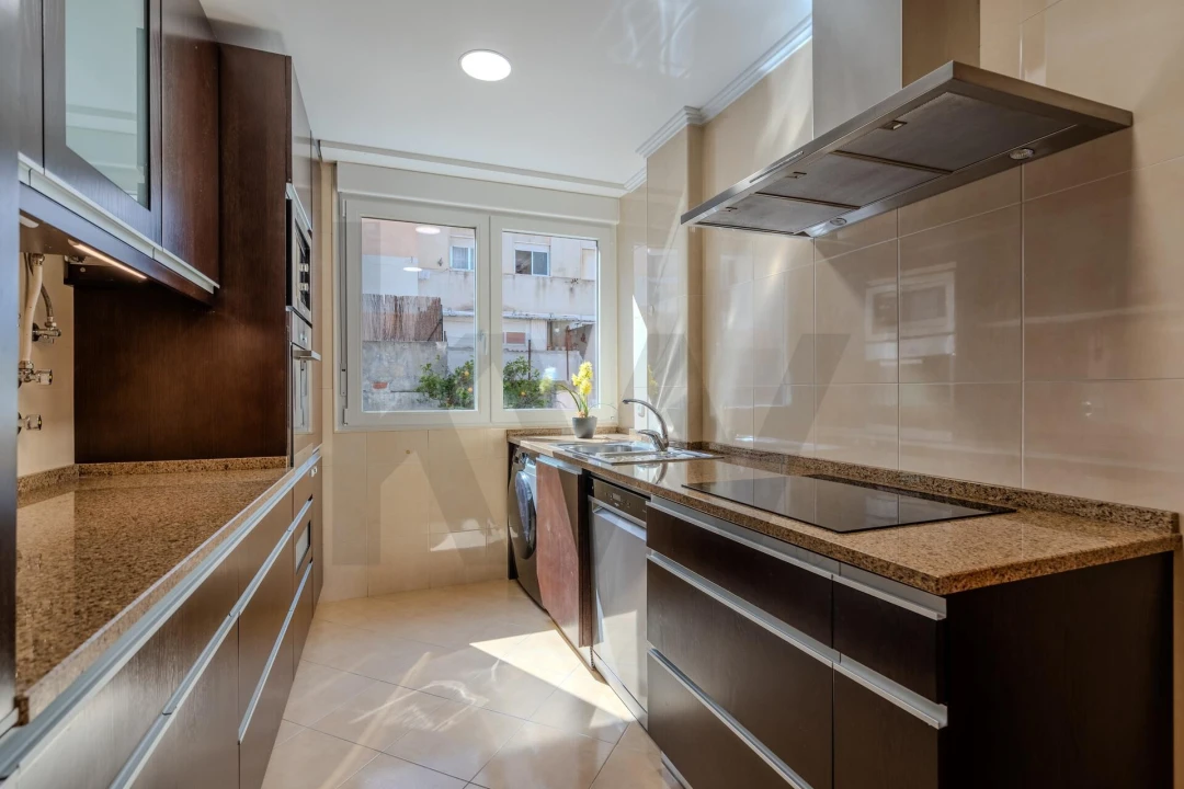 Apartamento T2 para Arrendamento em Algés, Linda-A-Velha e Cruz Quebrada-Dafundo Foto 4