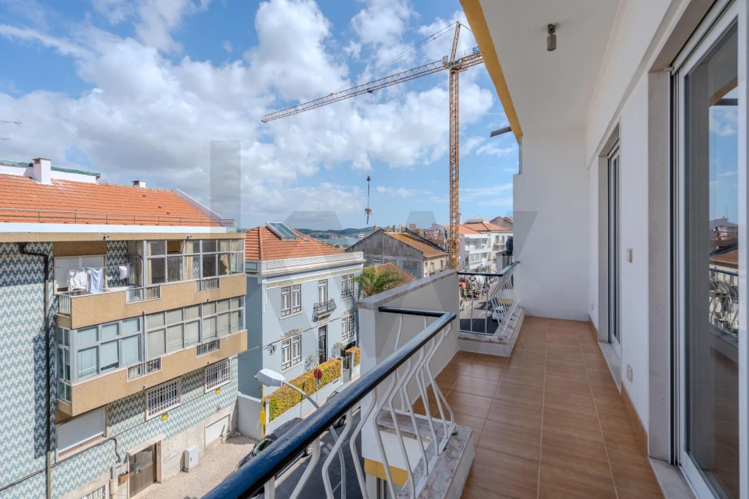 Apartamento T2 para Arrendamento em Algés, Linda-A-Velha e Cruz Quebrada-Dafundo Foto 16