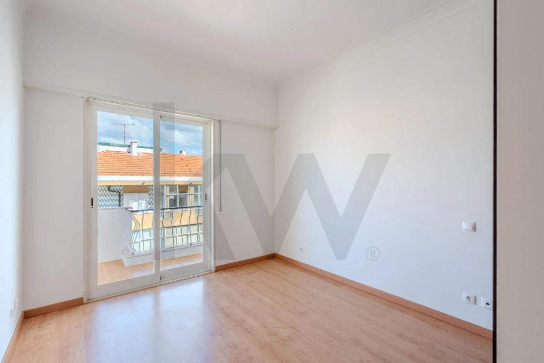 Apartamento T2 para Arrendamento em Algés, Linda-A-Velha e Cruz Quebrada-Dafundo Foto 13